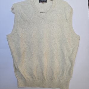 Roundtree & Yorke Beige Knit Vest. ÞSize L